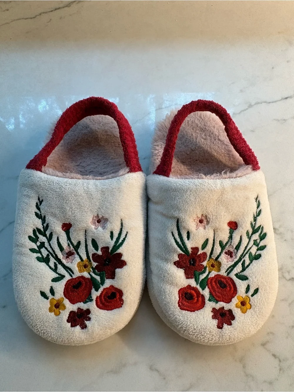 Cat & Jack Cream Floral Embroidered Girls' Slippers with Red Trim